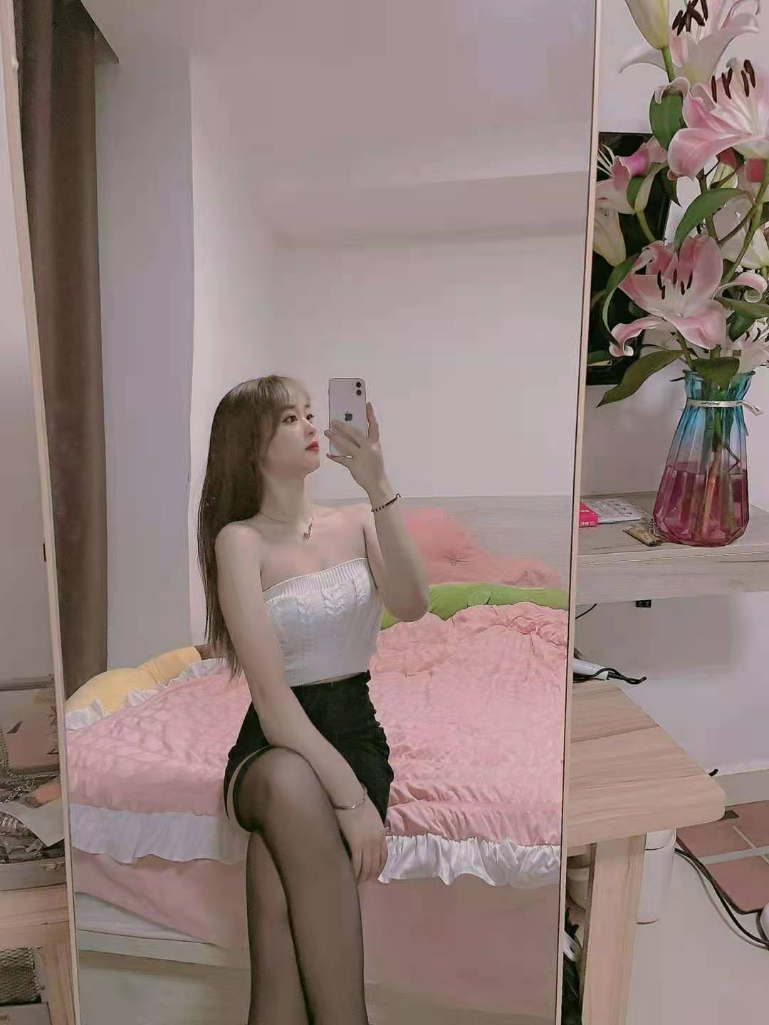 天津朋友己体验介绍过来的兼职美女，超配合超粉嫩多水，性感苗条身材